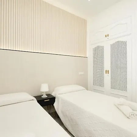 Newly Refurbished Modern 2-bed In Heart Of Apartamento Torremolinos