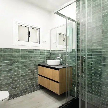 Newly Refurbished Modern 2-bed In Heart Of Apartamento Torremolinos